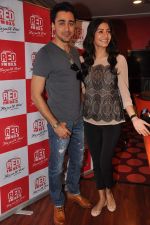 Imran Khan and Anushka Sharma at Red FM in Lower Parel, Mumbai on 11th Dec 2012 (52).JPG